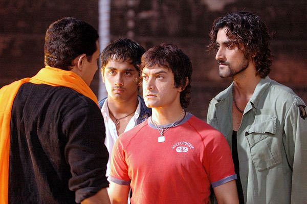 Siddharth, Aamir Khan and Kunaal Kapoor in Rang De Basanti