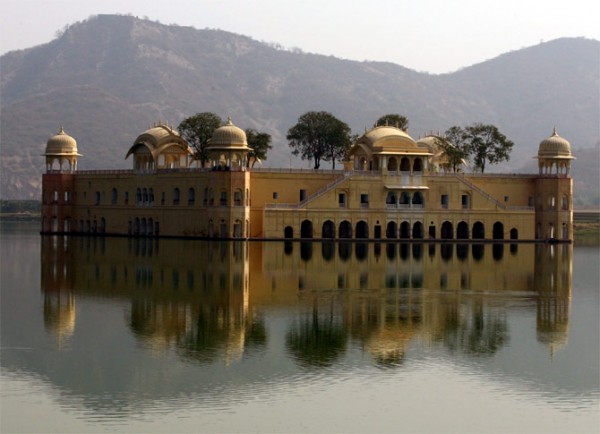 Jaipur’s historic Mansagar lake